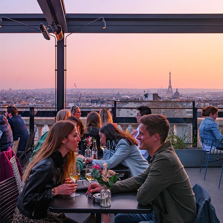 Bar Rooftop avec Vue sur Paris Terrass" Hotel Montmartre